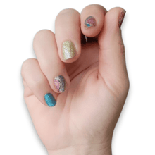 Load image into Gallery viewer, Frosty Swirls - Nail Confidant of Sweden
